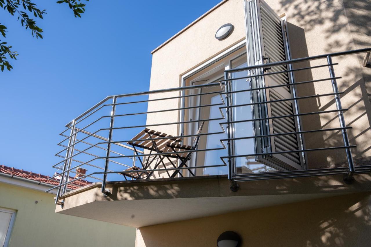 Apartment Davor Malinska Exterior foto
